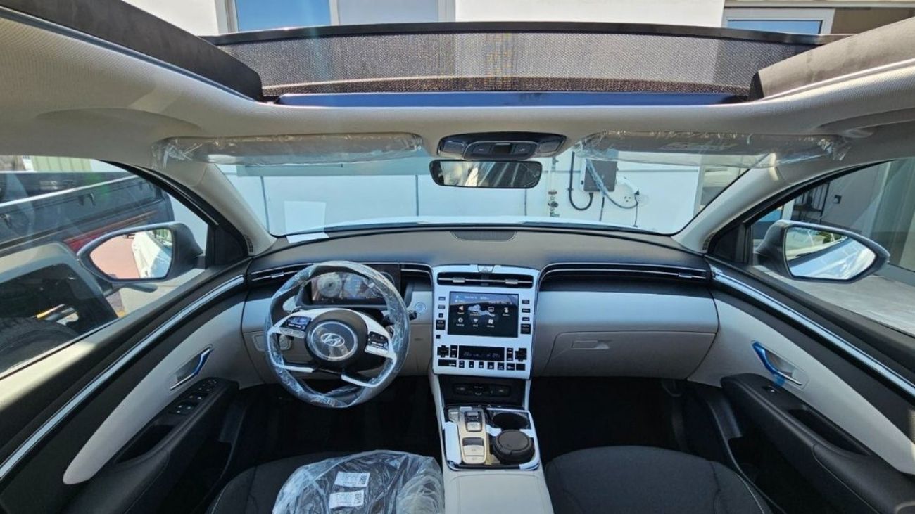 Hyundai Tucson Hyundai Tuscon 1600cc PETROL MO 4X2 WITH PANORAMIC SUNROOF (EXPORT ONLY)