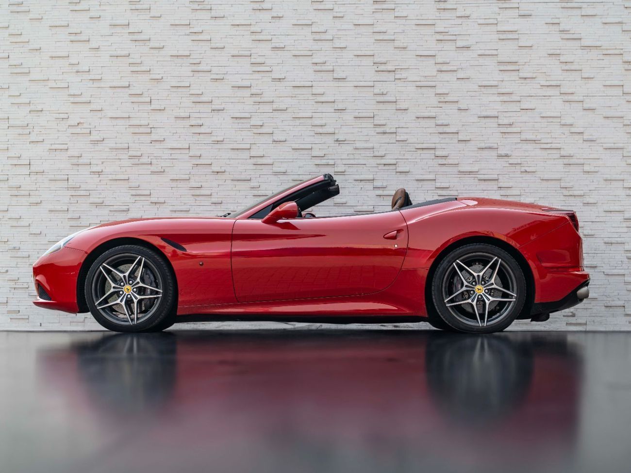 فيراري كاليفورنيا T Std 3.9L (552 HP)