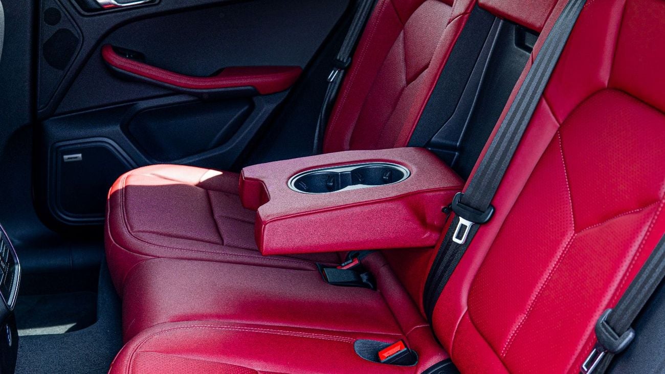 Porsche Macan Std 2.0L (252 HP) PORSCHE MACAN 2024 CARRARA WHITE METALLIC