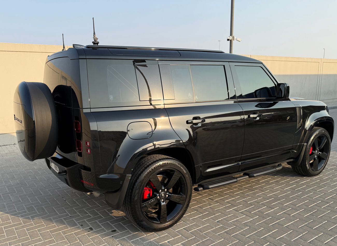 لاند روفر ديفندر X DYNAMIC BLACK EDITION GCC DUBAI AL TAYER