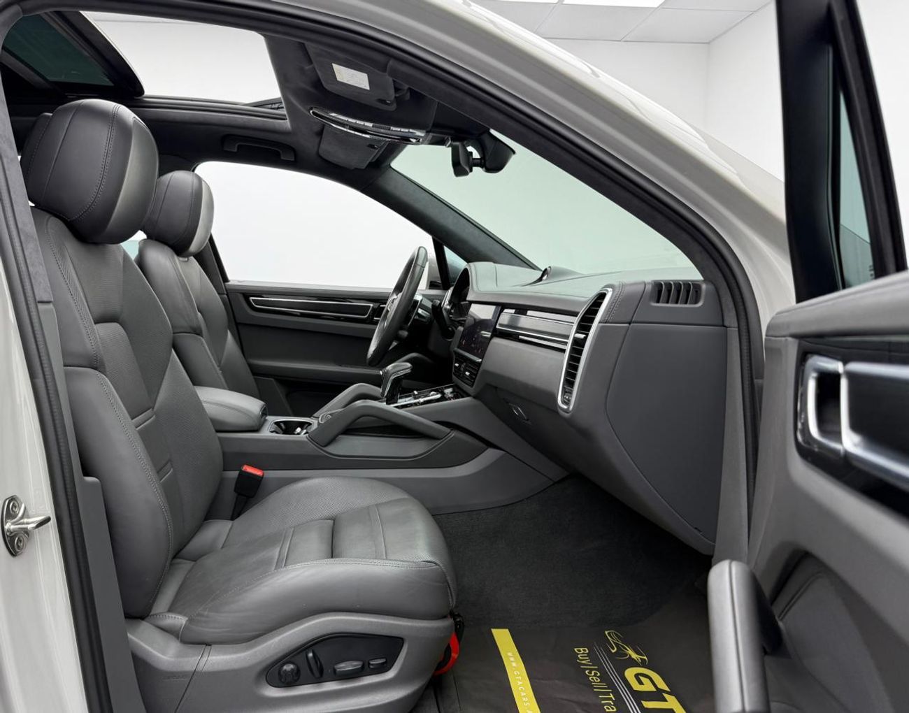 Porsche Cayenne GTS 4.0L (460 HP) 2022 Porsche Cayenne GTS, 2 Years Warranty, Full Service History, GCC