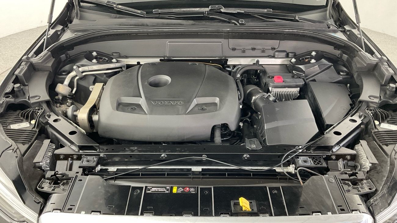 فولفو XC 60 MOMENTUM | شامل الضمان | 0 ﺪﻔﻋﺓ ﺃﻮﻟﻯ