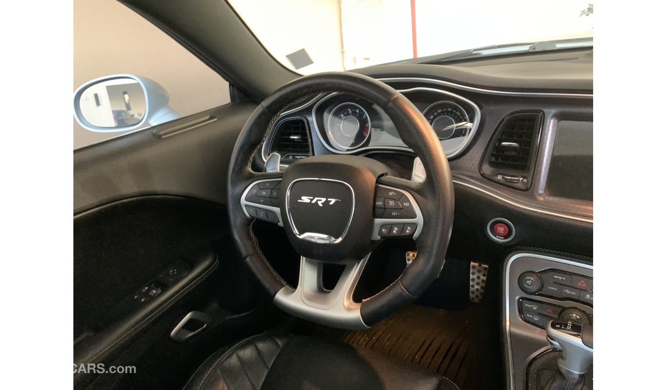 Dodge Challenger SRT8