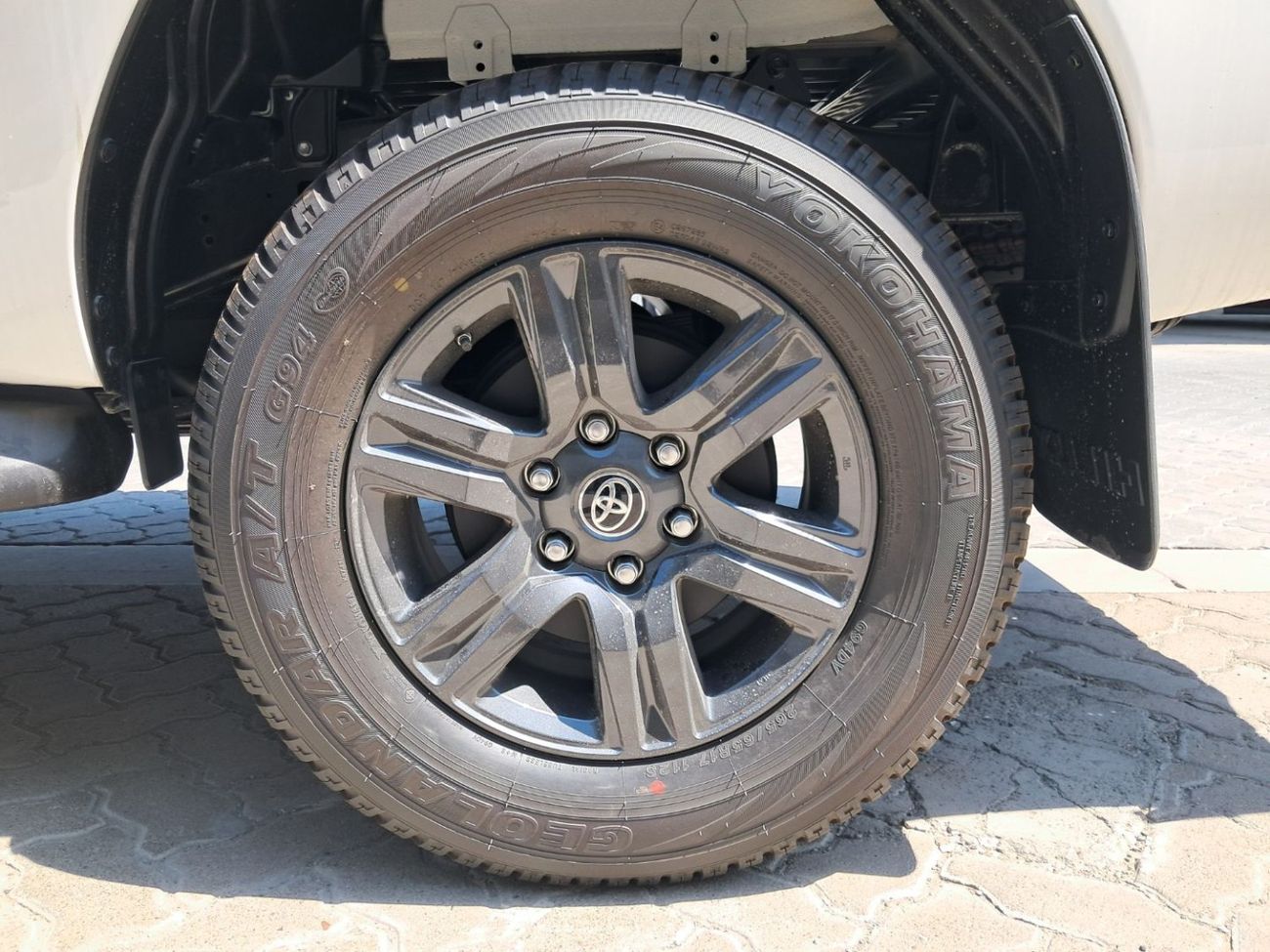 Toyota Hilux 2.7L petrol DC 4X4 GLXS-V1 AT