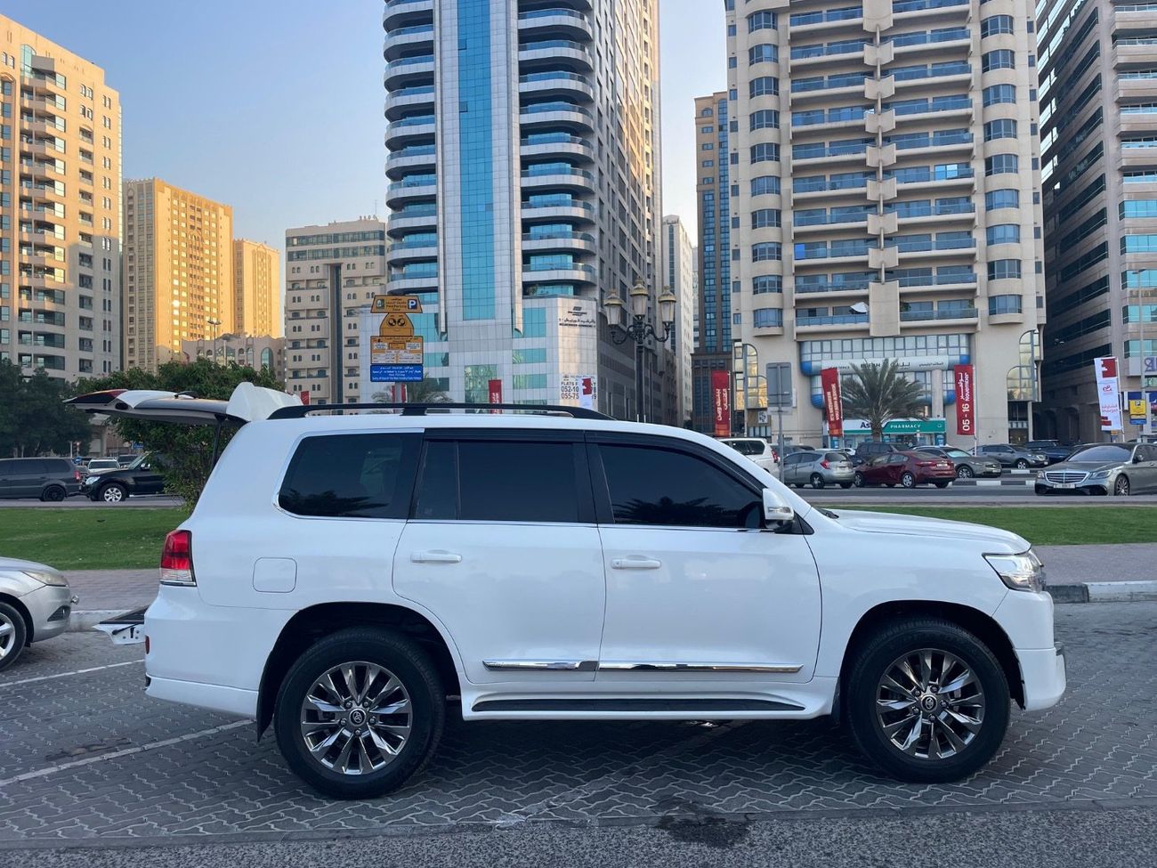 Toyota Land Cruiser VXR 200 Series Right Hand Side Drive