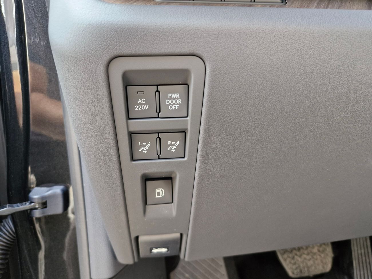 لكزس LM 350h AWD ULTRA LUXURY BRAND NEW 0KM