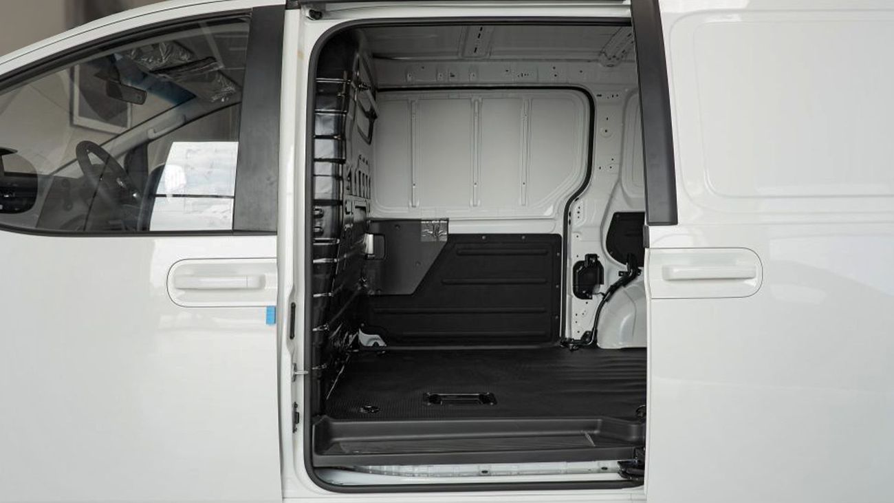 هيونداي ستاريا 3.5L Cargo VAN - Automatic Transmission - 2 Sliding Doors -  Rear Twin swing door