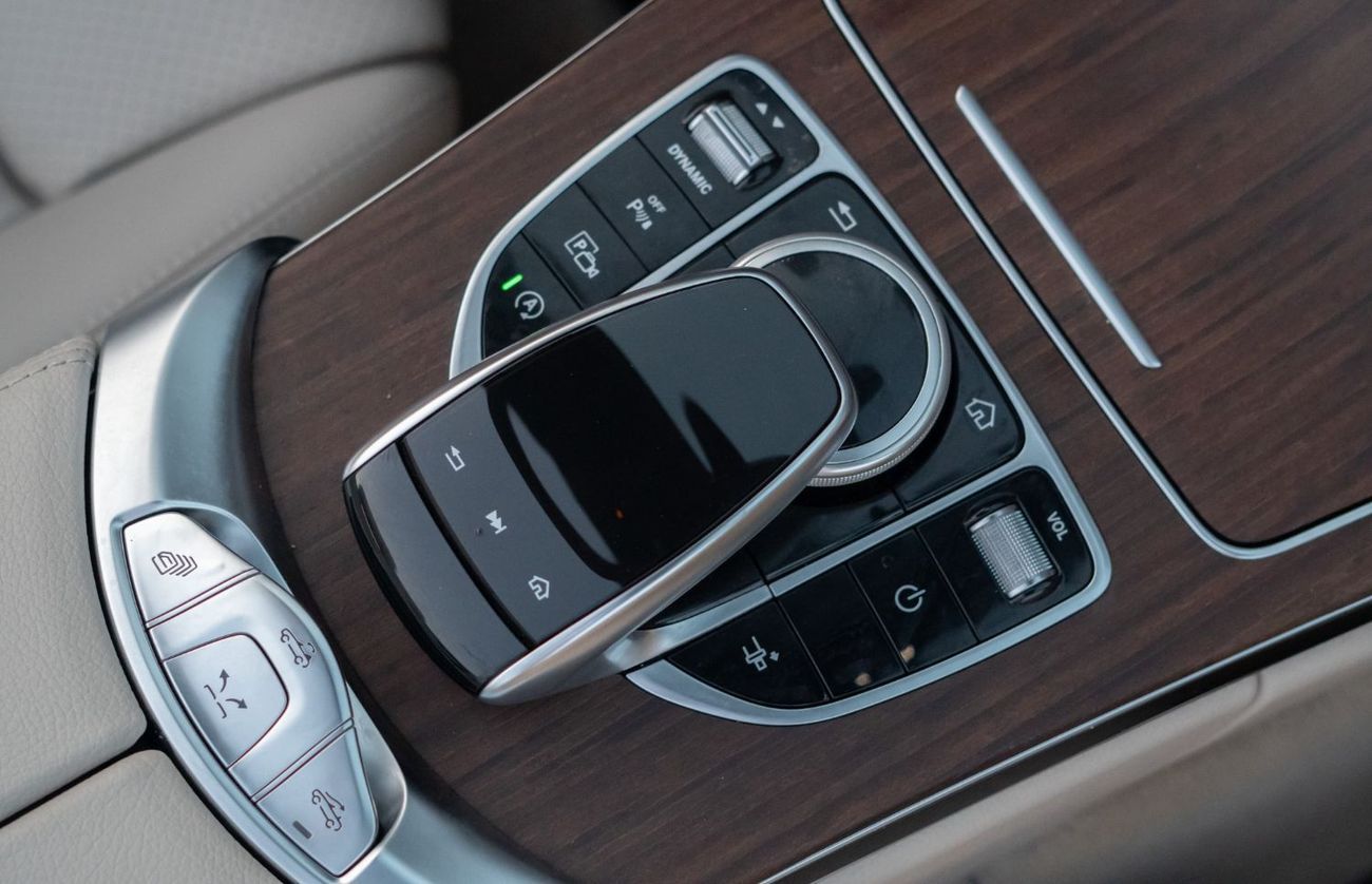 مرسيدس بنز C 300 كوبيه SPORT 2.0L COUPE