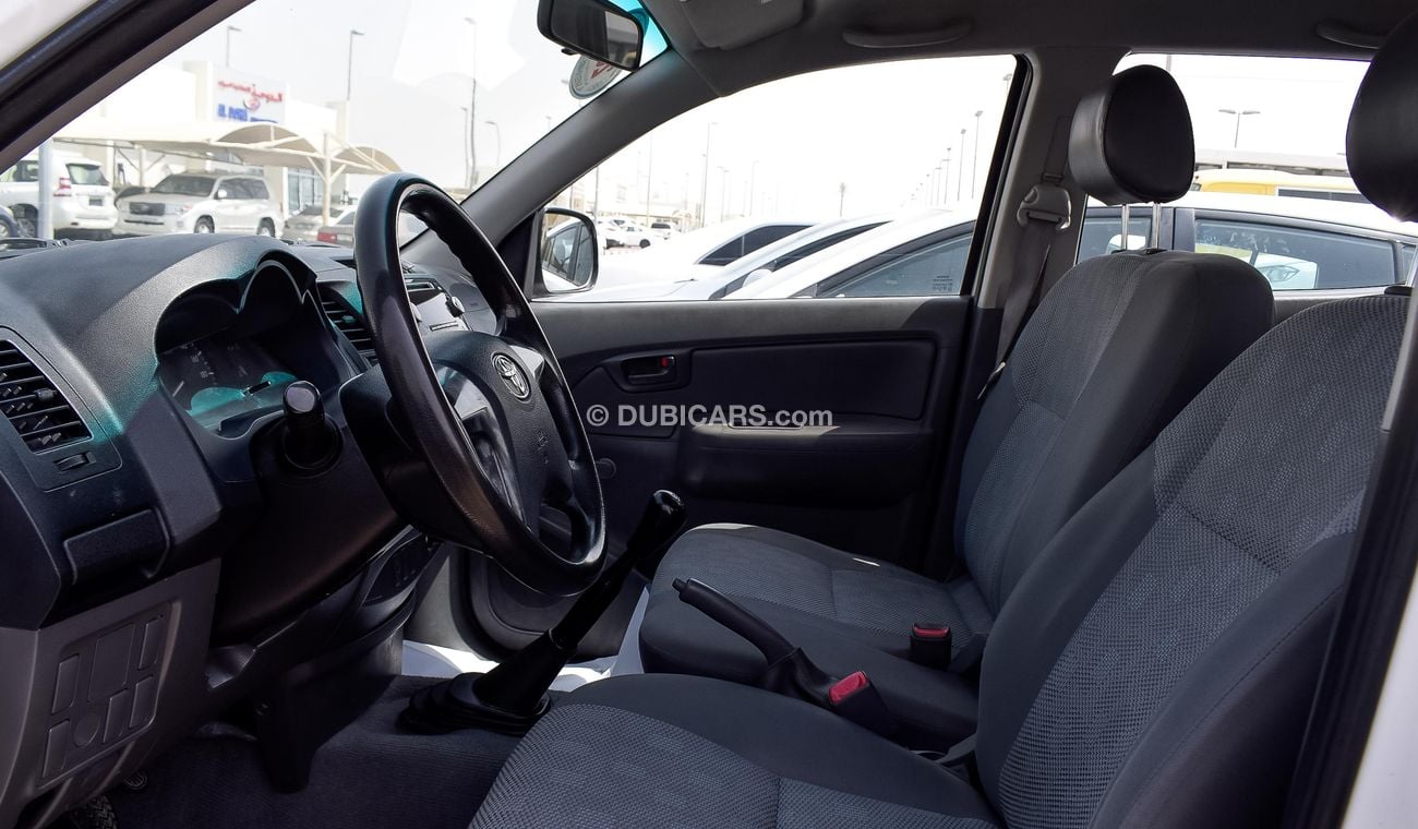 Toyota Hilux 2015 CC No Accident No Paint A Perfect Condition