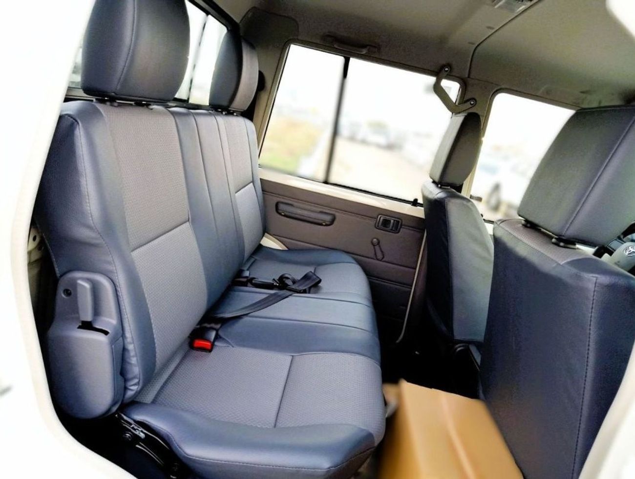 Toyota Land Cruiser Pick Up pickup Double cabin Diesel  4.2L 6V M/T 4*4 basic 2025 With No Restrictions