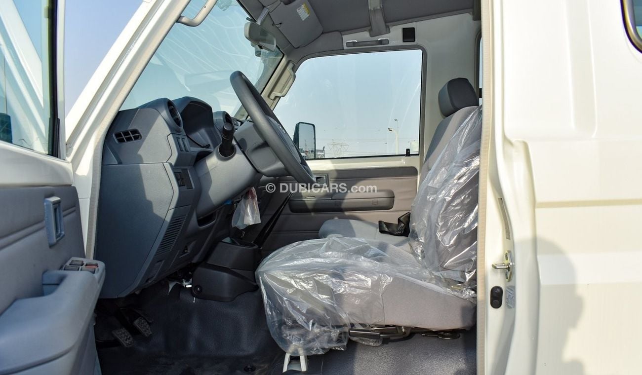 Toyota Land Cruiser 70 LC78 - 4.5l - Manual - New Shape - 13 Seater - Central Lock - Automatic Windows - 4wd