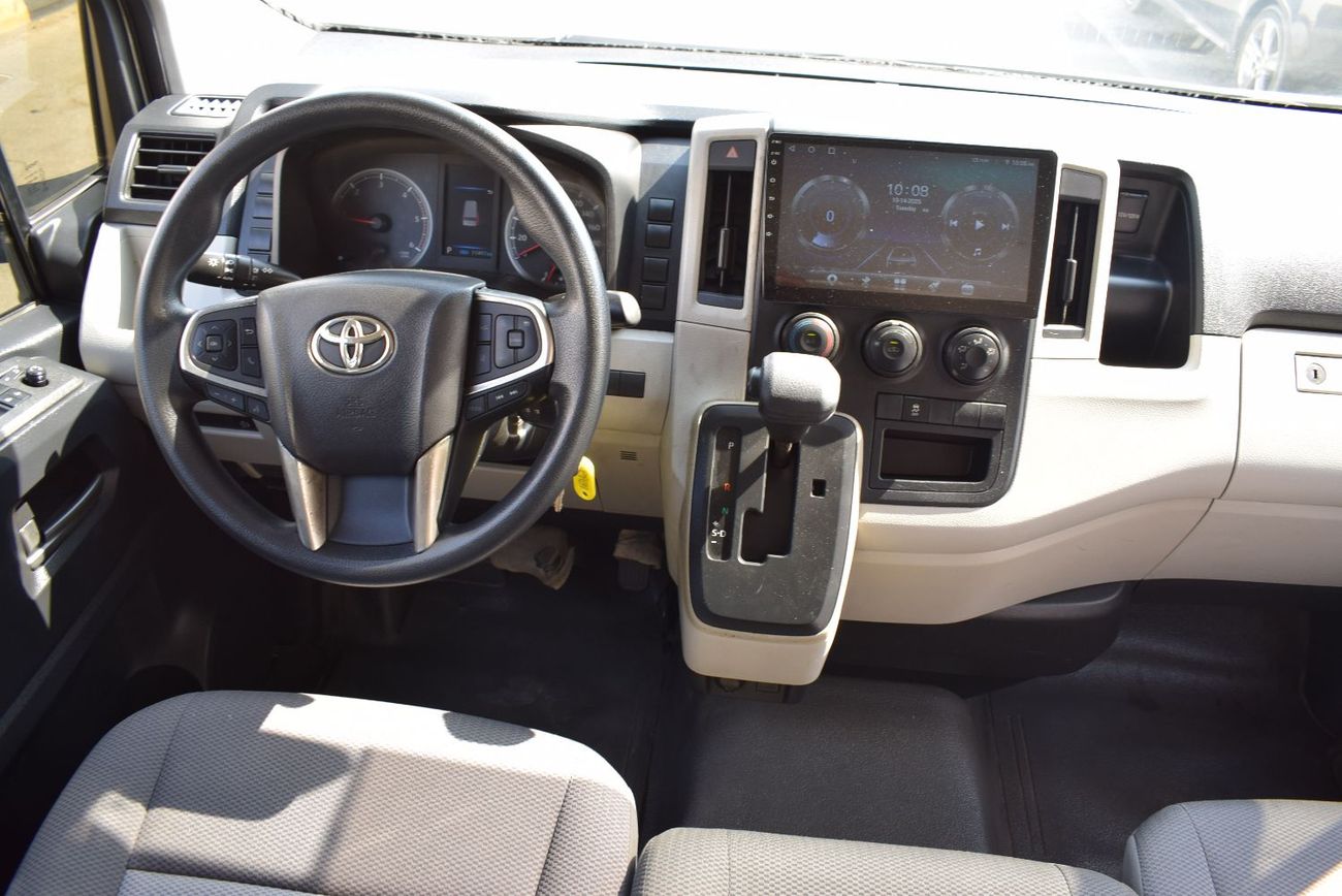 تويوتا هاياس Commuter Standard 2.8L