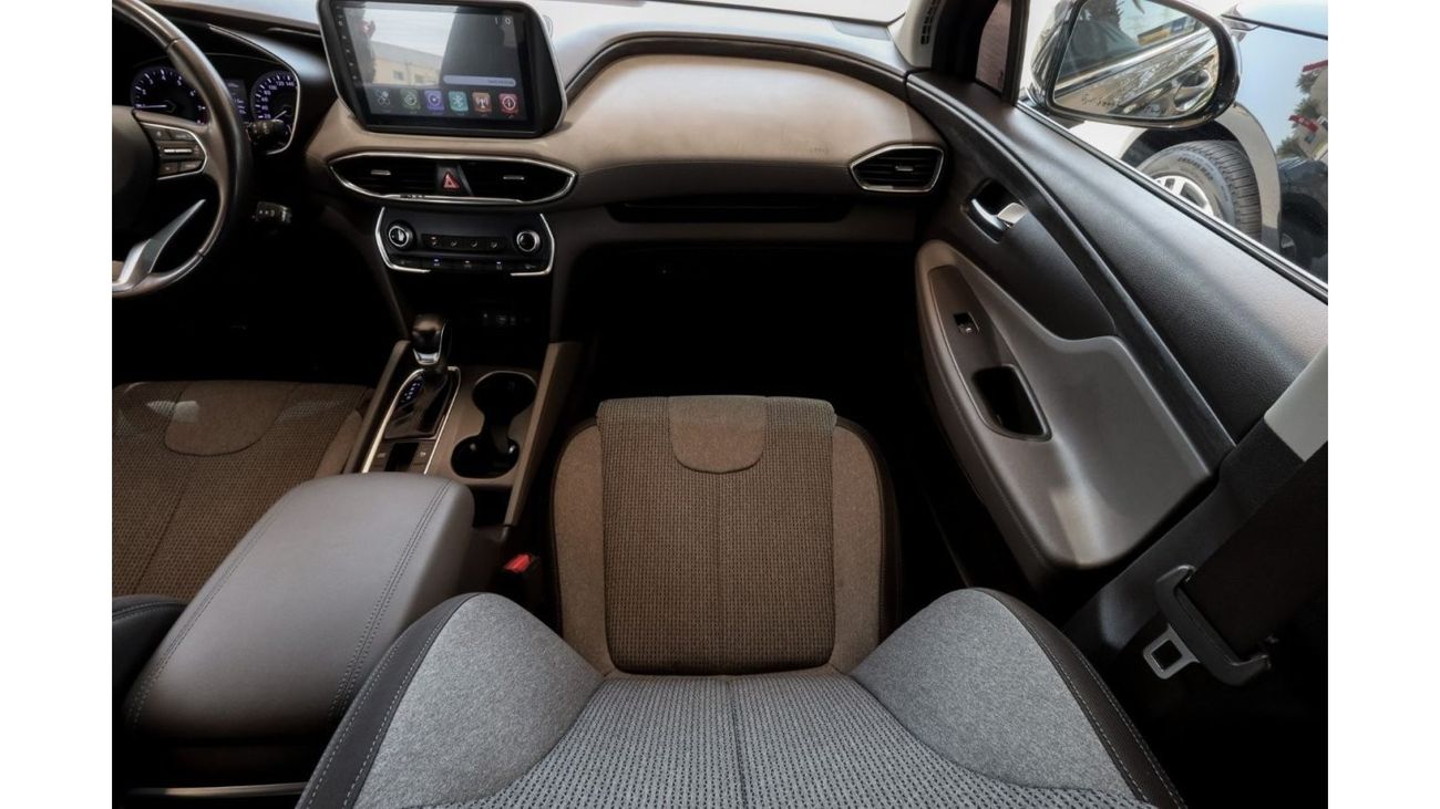Hyundai Santa Fe GL Hyundai Santa Fe 2019 GCC under Warranty with Flexible Down-Payment/ Flood Free.