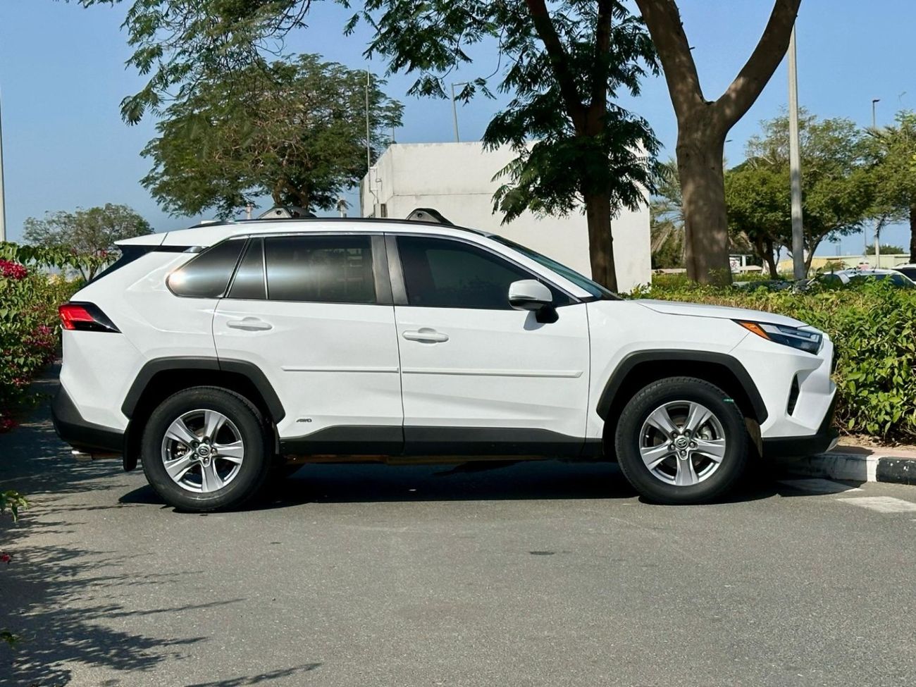 تويوتا راف ٤ XLE-AWD Hybrid Full Option