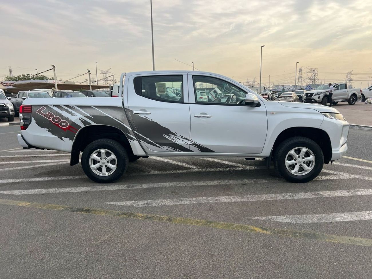 Mitsubishi L200 2019 Mitsubishi L 200 2.4L GL   Pick-Up Petrol 4X4 Manual - Power Window - Double Cabin - GCC spec