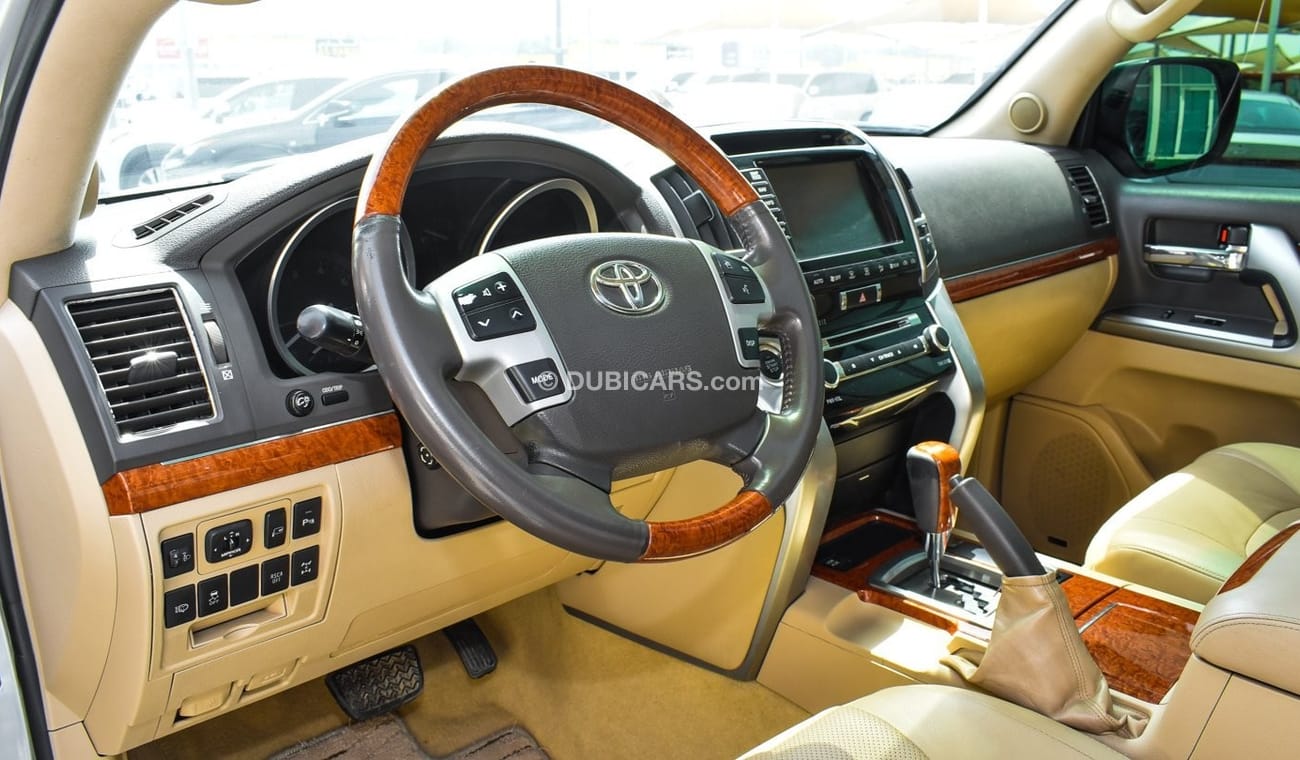 Toyota Land Cruiser VXR 5.7 V8