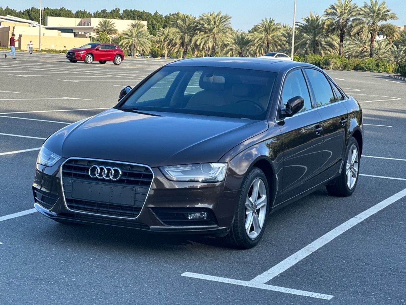 أودي A4 TFSI quattro S-لاين موديل 2015 خليجي فل مواصفات كرأسي جلد ومثبت سرعه وتحكم كهربي كأمل ونظام صوت ممتا