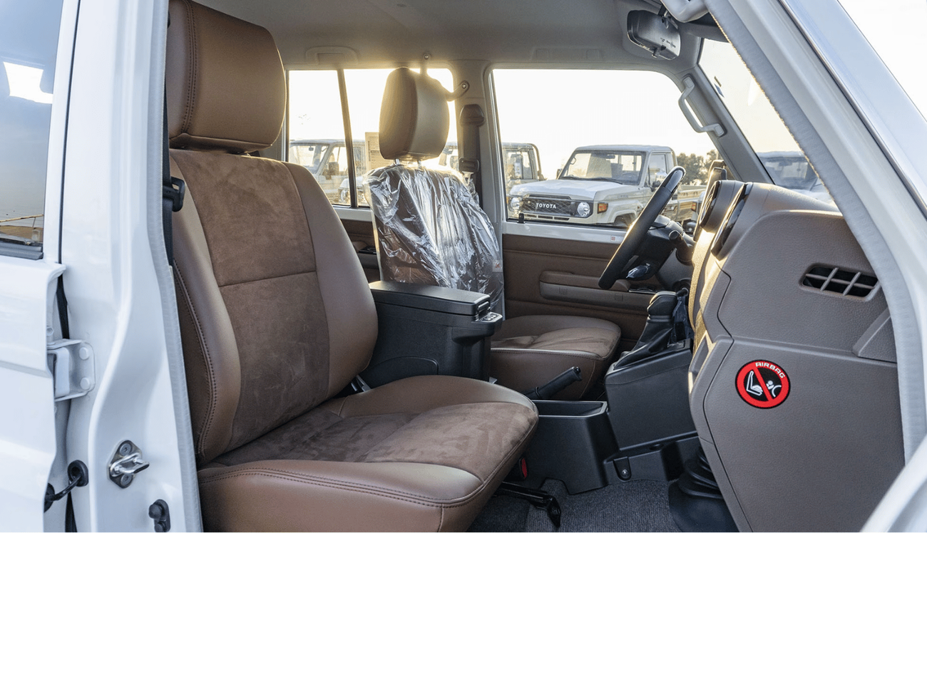 تويوتا لاند كروزر 70 ECTKSA003 - 2025 Toyota LC 76 5 Doors Hardtop - 2.8L Diesel Auto - Full Options – White with Tan Int