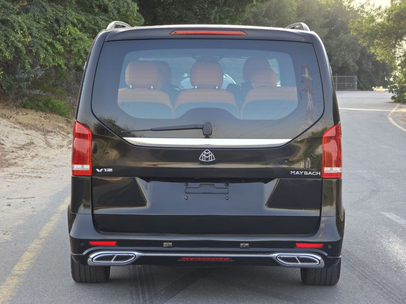 Mercedes-Benz V 250 Std 2.1L MERCEDES V-250 GCC 2018 BODY KIT MAYBACH 2023 // PERFECT CONDITION WITH GOOD PRICE