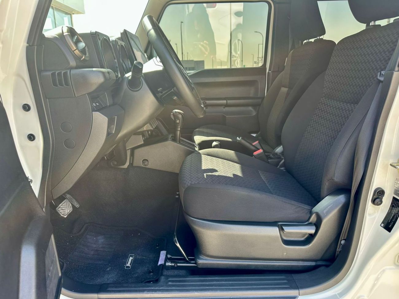 سوزوكي جيمني GLX 1.5L (5-Doors)