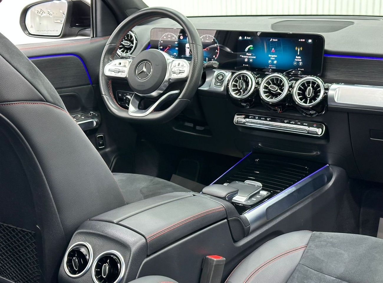 مرسيدس بنز GLB 200 2022 Mercedes Benz GLB200 AMG Premium 7 Seater, Oct 2027 Mercedes Warranty, Full Options, GCC