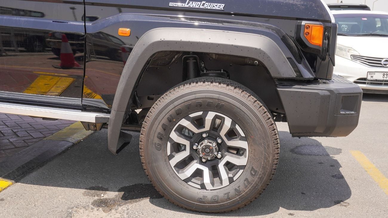 Toyota Land Cruiser 70 LX 4.0L V6 A/T