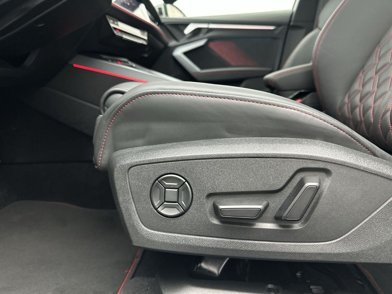 Audi S3 TFSI quattro 2.0L Sportback 333hp (Ref# 42390)