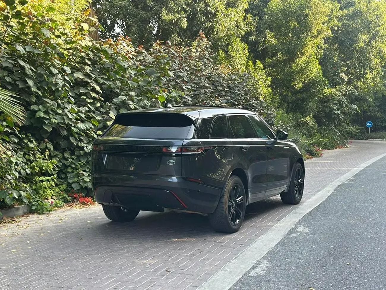 Land Rover Range Rover Velar R-DYNAMIC S S P400 3.0L 2024 Range Rover Velar S P400e Plug-in Hybrid | 2.0L Turbo 4-cylinder | 404