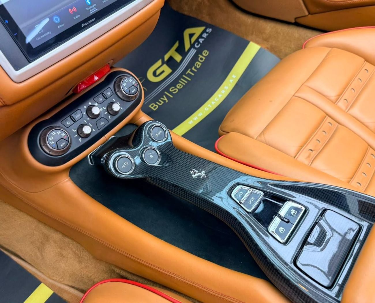 فيراري كاليفورنيا 2013 Ferrari California Convertible, Full Service History, Carbon Fiber Interior, Fully Loaded, GCC