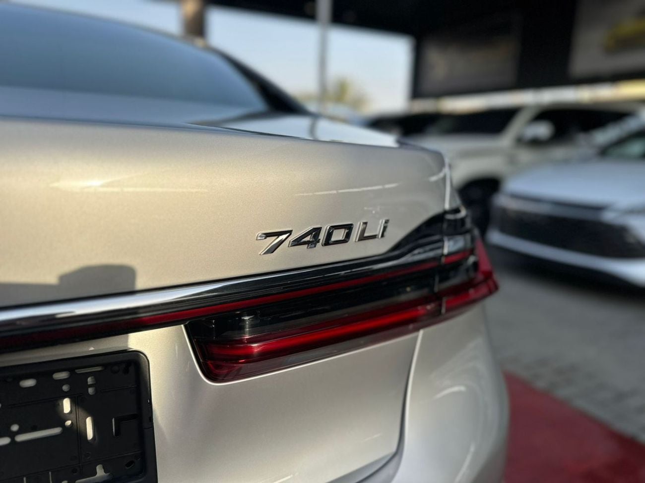 بي أم دبليو 740Li 3.0 لتر TwinPower Turbo - عدد 6 سلندر ناقل الحركة: أوتوماتيك من 8 سرعات (Steptronic)