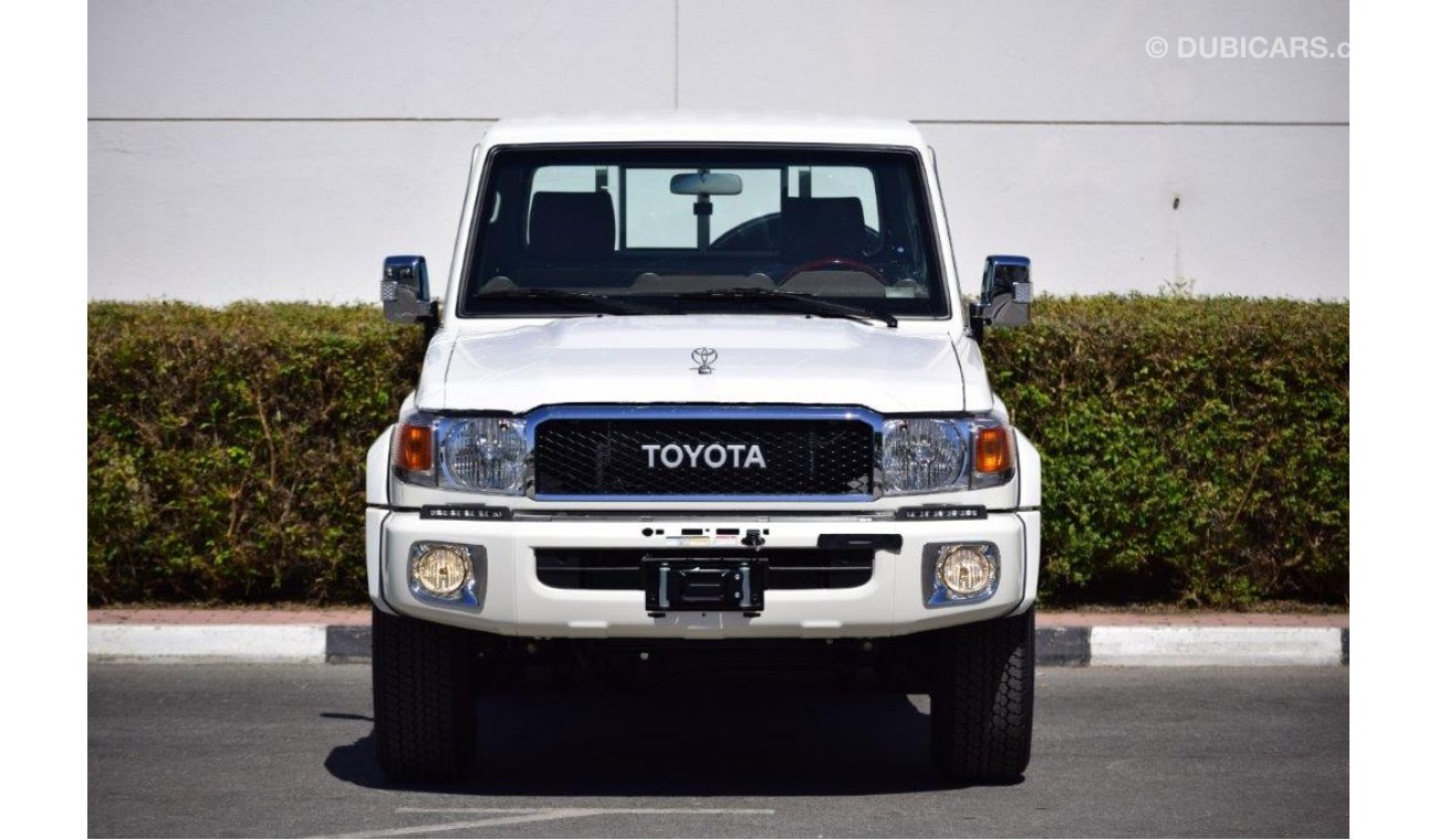 Toyota Land Cruiser Pick Up LX-V V6 4.0L Petrol 4WD Manual Transmission