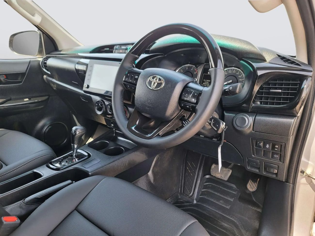 تويوتا هيلوكس 4x4 Diesel 2.8L Right hand Drive (Export Only)