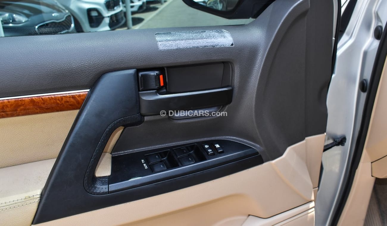 Toyota Land Cruiser GXR V6