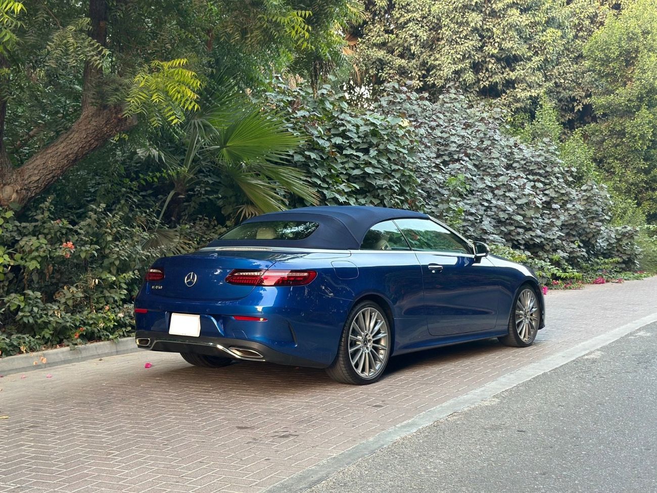 مرسيدس بنز E 450 3.0L V6 | 362 HP | 2023 | Convertible | 28000 KM | Excellent Condition | Full Option