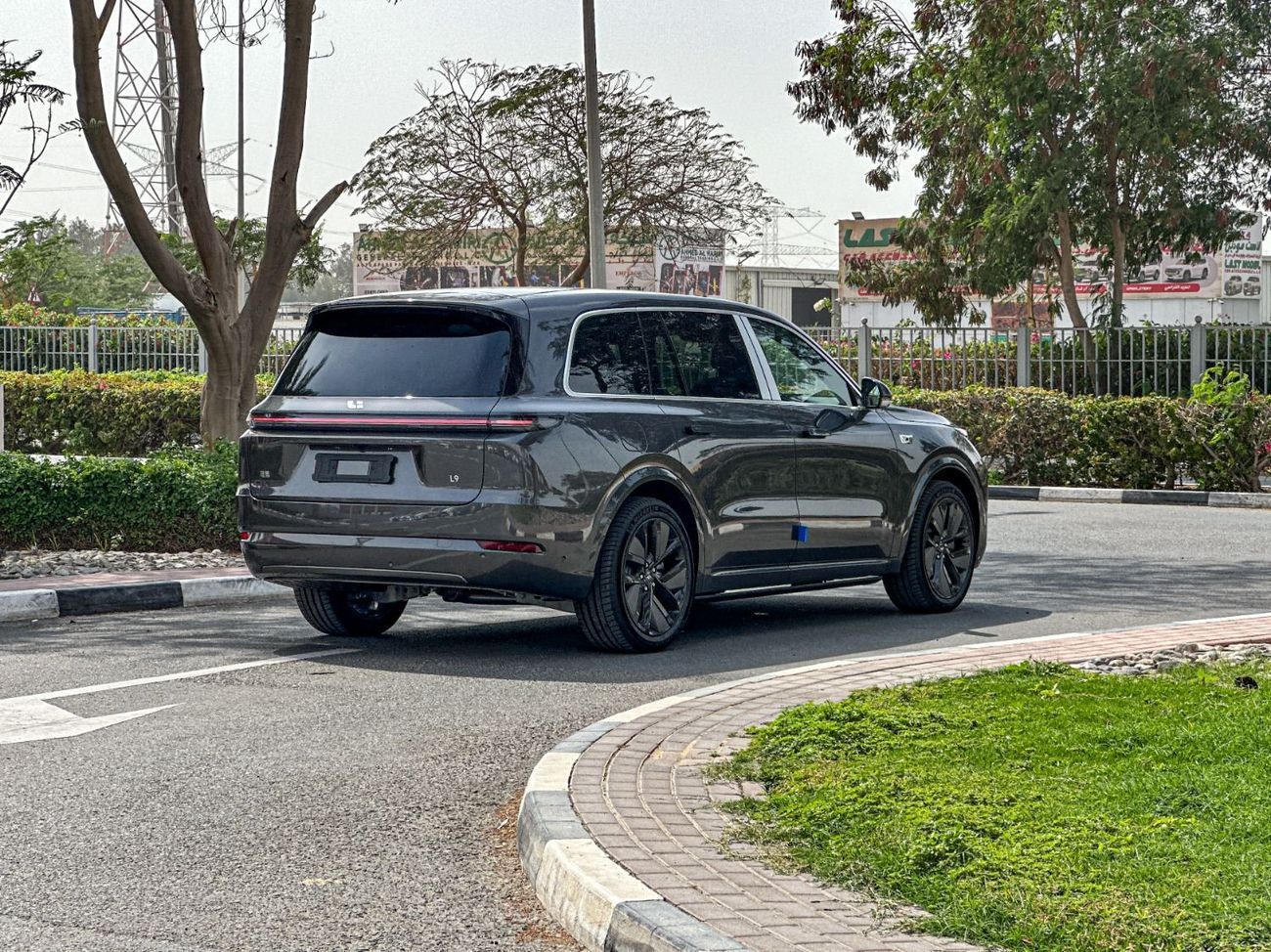 Li Auto L9 2024 Li Auto L9 Ultra / 1.5L Hybrid (Plug-In) / WLTC (1,412 Km) / 445 Hp / Warranty