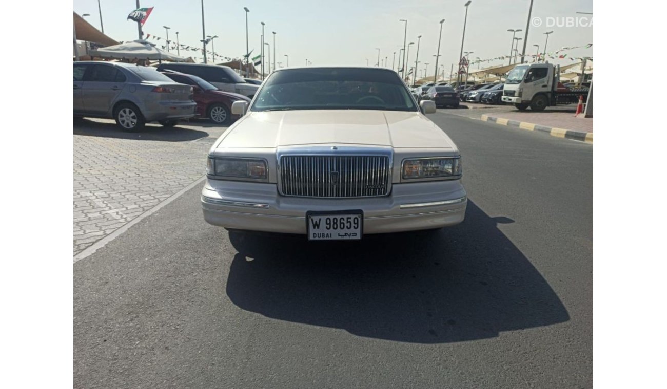 Lincoln Town Car Lincoln Town Car, American import model, 1996, in excellent condition, with a machine and a Car Esca