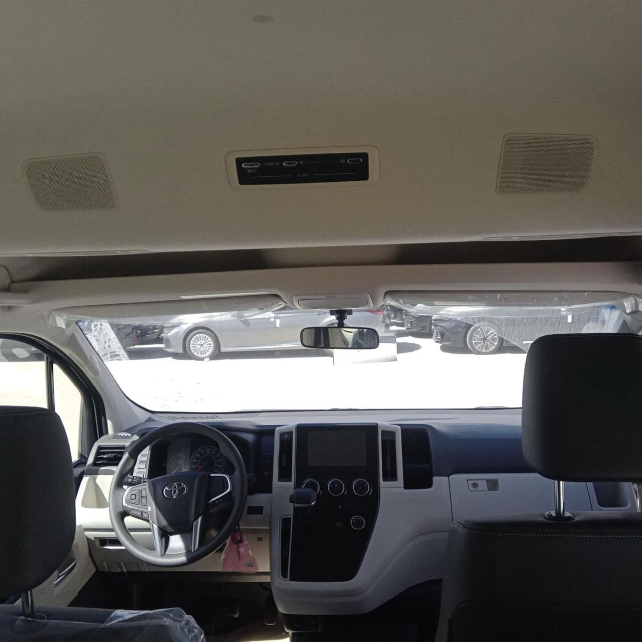 تويوتا هاياس GL TOYOTA HIACE HIGH ROOF 2.8L DSL AT 13-SEATER