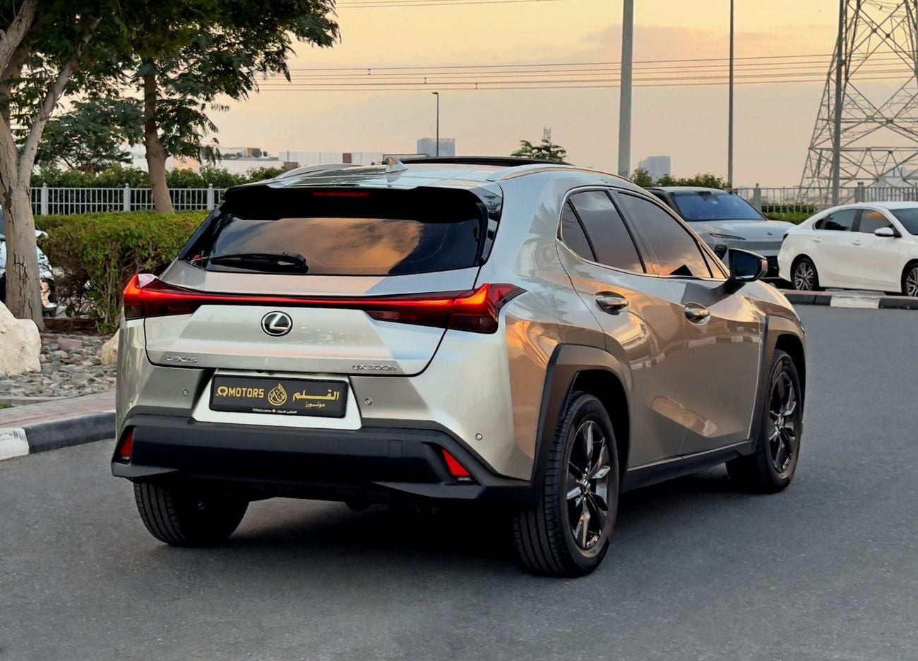لكزس UX300h Premier 2.0L