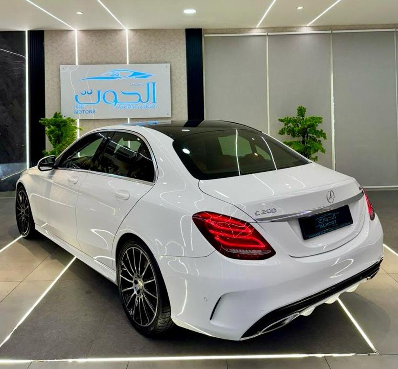 Mercedes-Benz C 200 AMG MERCEDES C200 || GCC || TOP OPTIONS || RED INTERIOR || FREE ACCIDENTS || PANORAMIC