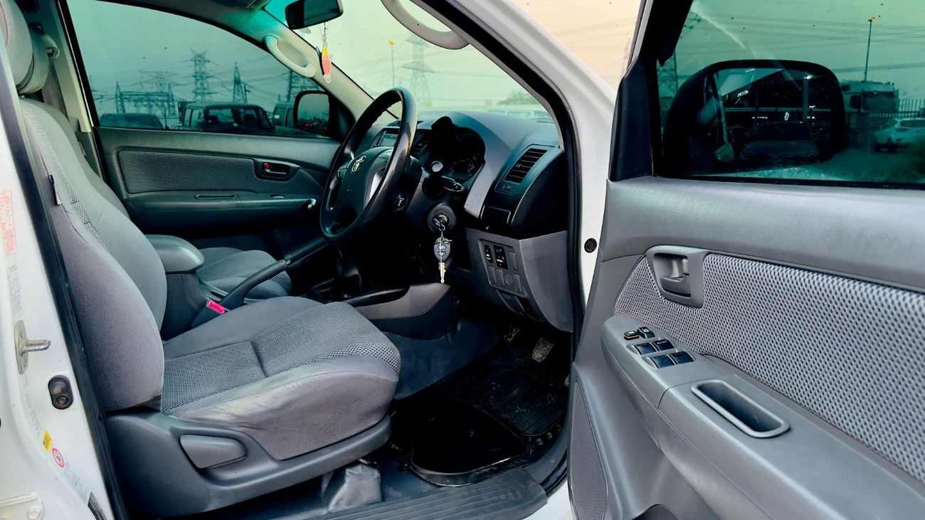 تويوتا هيلوكس PREMIUM BULL BAR INSTALLED | SPORTS BAR WITH BASKET | 3.0L DIESEL ENGINE | RHD | 2012 | MANUAL TRANS