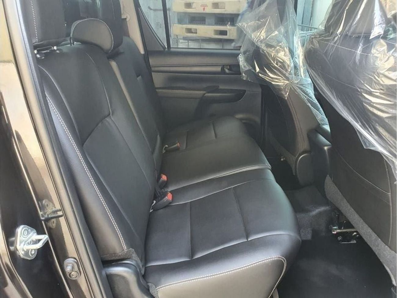 تويوتا هيلوكس Diesel 2.8 Liter Right Hand Drive Automatic Back Camera Leather Seats 4WD