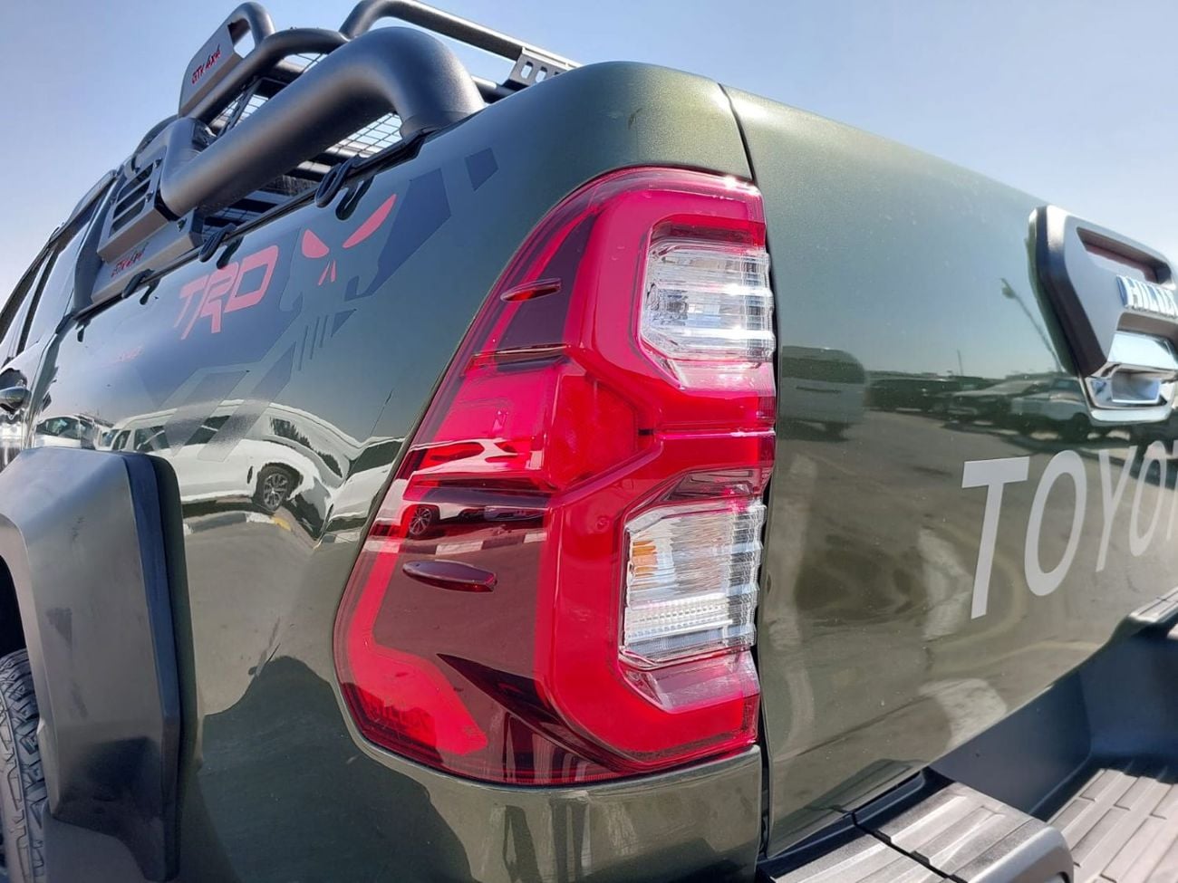 Toyota Hilux (RAMADAN OFFER) TOYOTA HILUX PICKUP RHD 2023 MODEL 2.8 L DIESEL AUTOMATIC(PM91809)