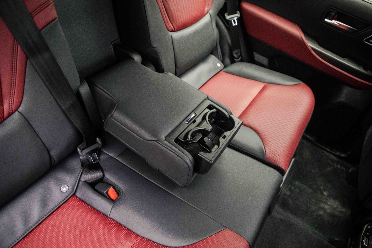تويوتا لاند كروزر VXR 3.5L – Precious White Pearl Inside Black and Dark Red | Export Only