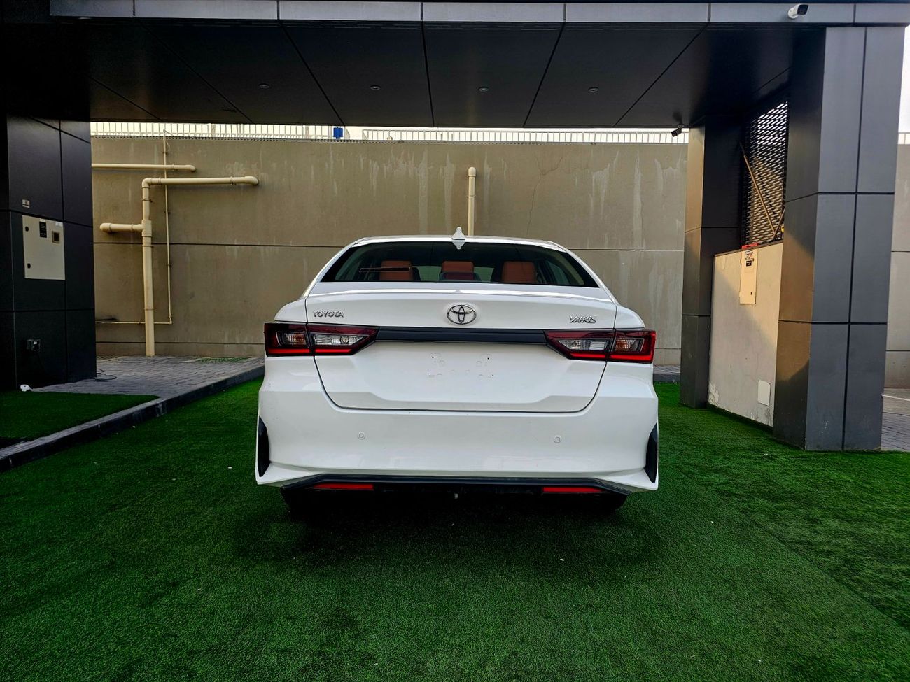 تويوتا يارس SE/ 1.5 V4 / LEATHER SEATS/ LOW MILEAGE/ SINGLE OWNER