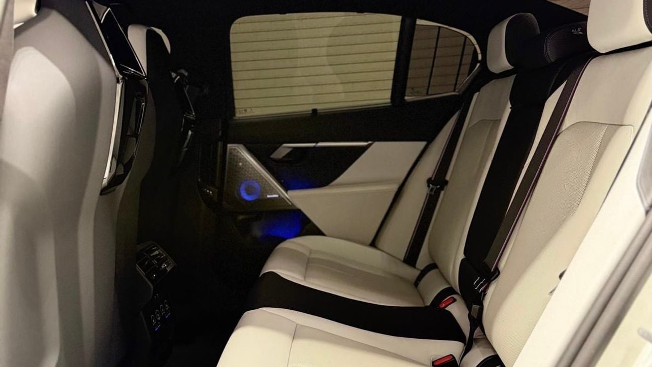 BMW M5 G90 - GCC Specs with dealer warranty and service