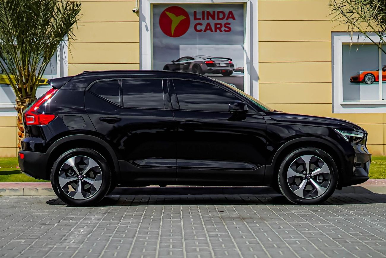Volvo XC40 Volvo XC40 B4 2023 GCC under Agency Warranty and Service Contract with Flexible Down-Payment.