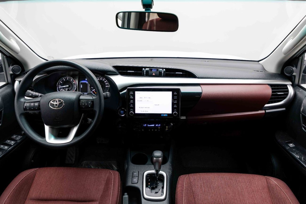 تويوتا هيلوكس Double Cab 2.7L - Super White Inside Maroon | Export Only