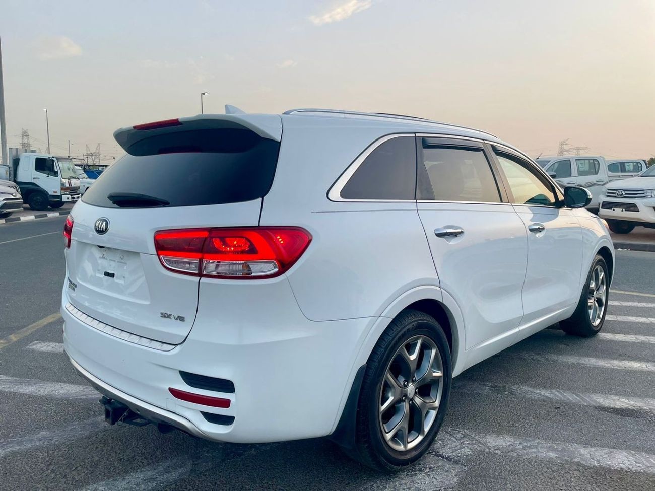 كيا سورينتو 2016 Kia Sorento SX Edition Full Option Panorama View - 3.3L V6 - 7 Seater With Radar - 98,000 Milea