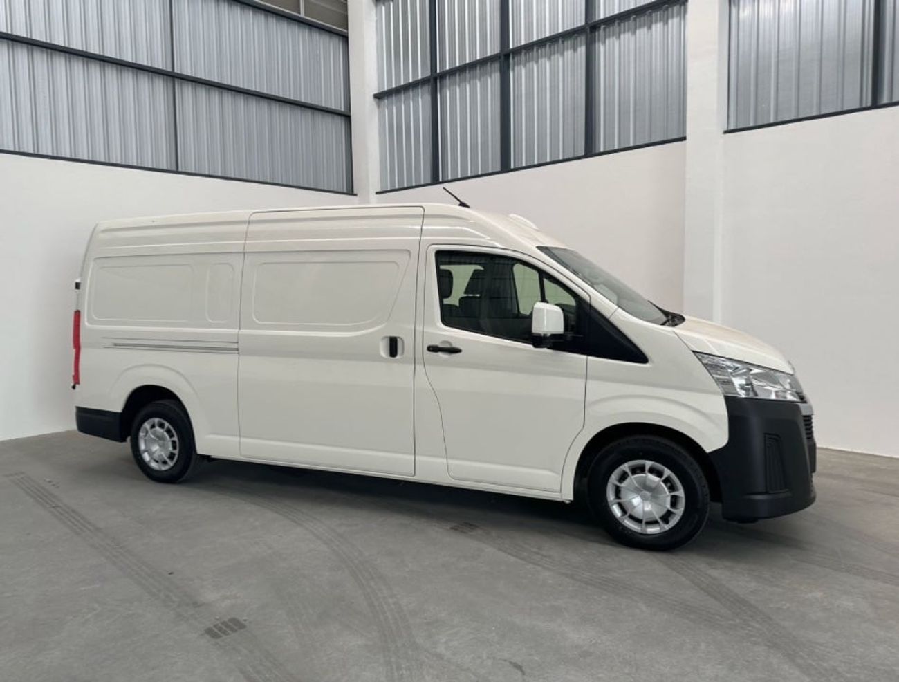 تويوتا هاياس HIACE 2.8 Diesel Automatic SLWB Dual Sliding Doors, Barn Rear Doors