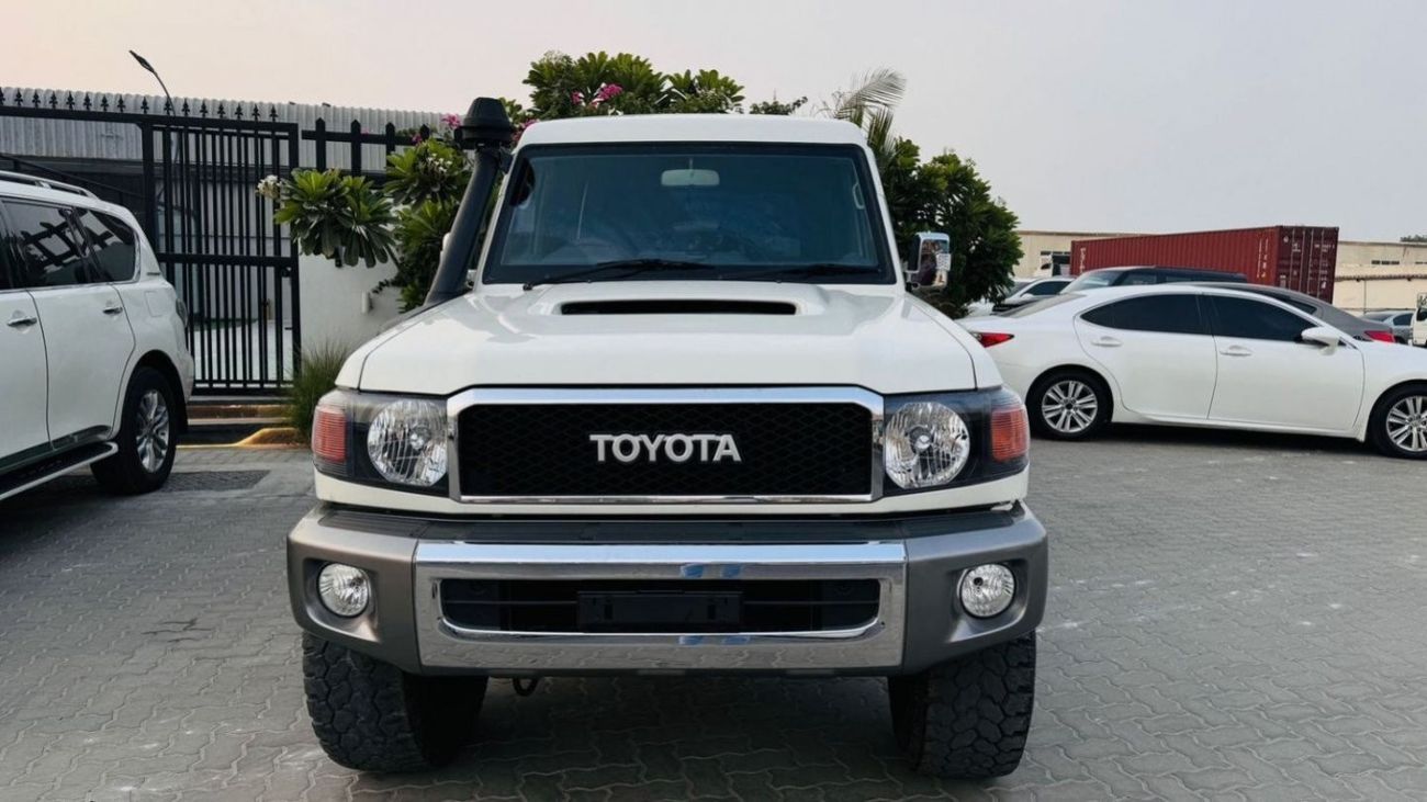 تويوتا لاند كروزر 70 -